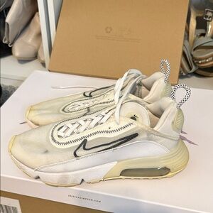 Nike Air Max white and Black Sneakers